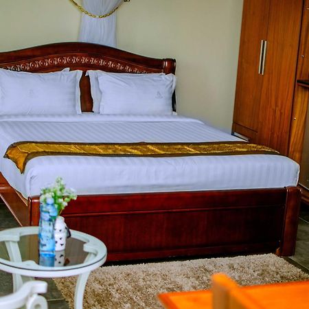La Grande Hotel Kampala Buitenkant foto