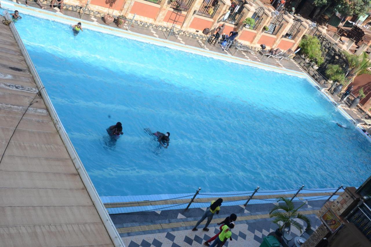 La Grande Hotel Kampala Buitenkant foto