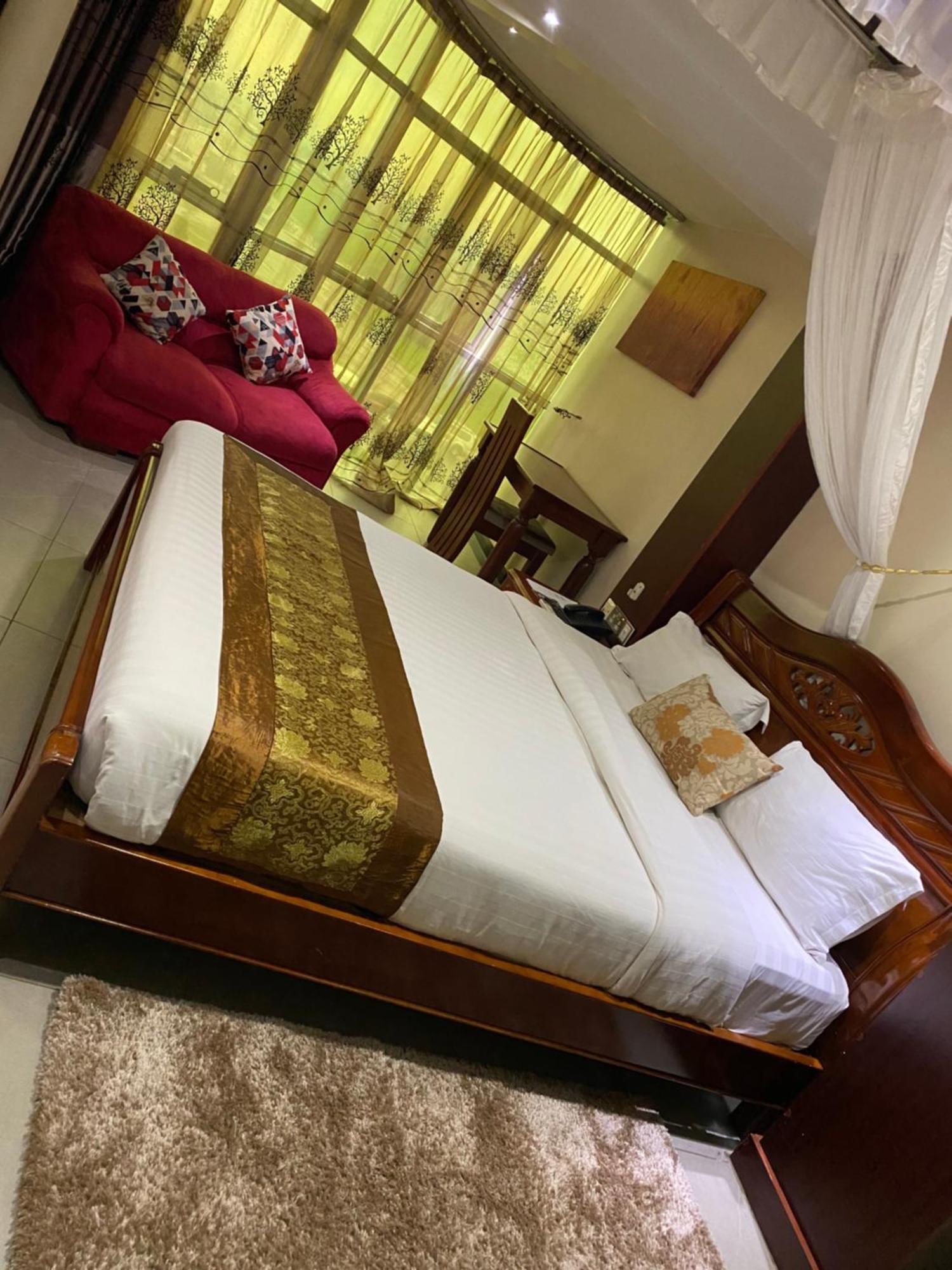 La Grande Hotel Kampala Buitenkant foto