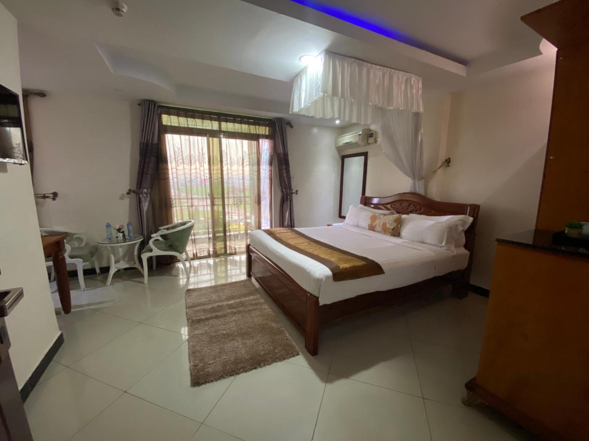La Grande Hotel Kampala Buitenkant foto