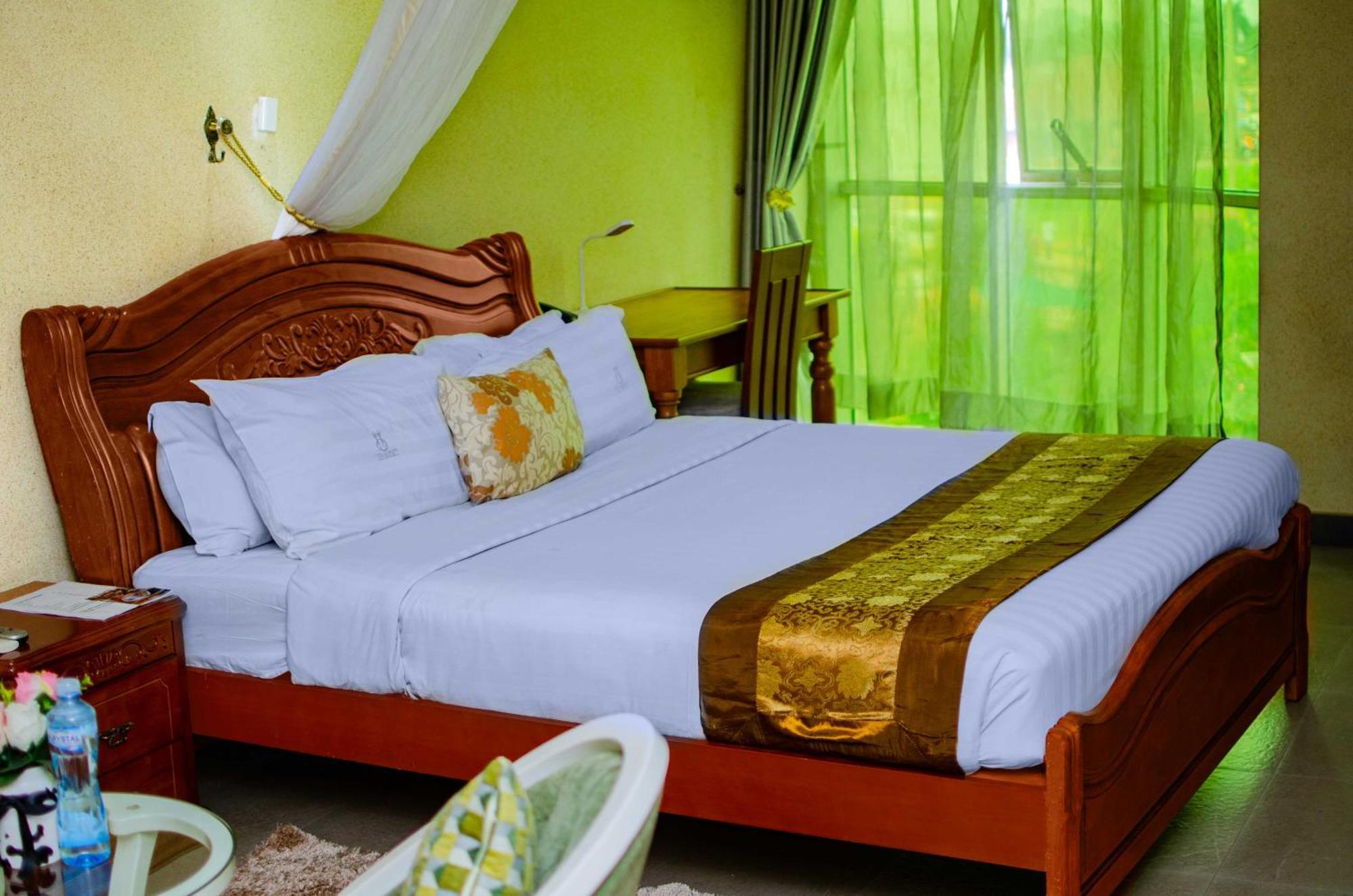 La Grande Hotel Kampala Buitenkant foto