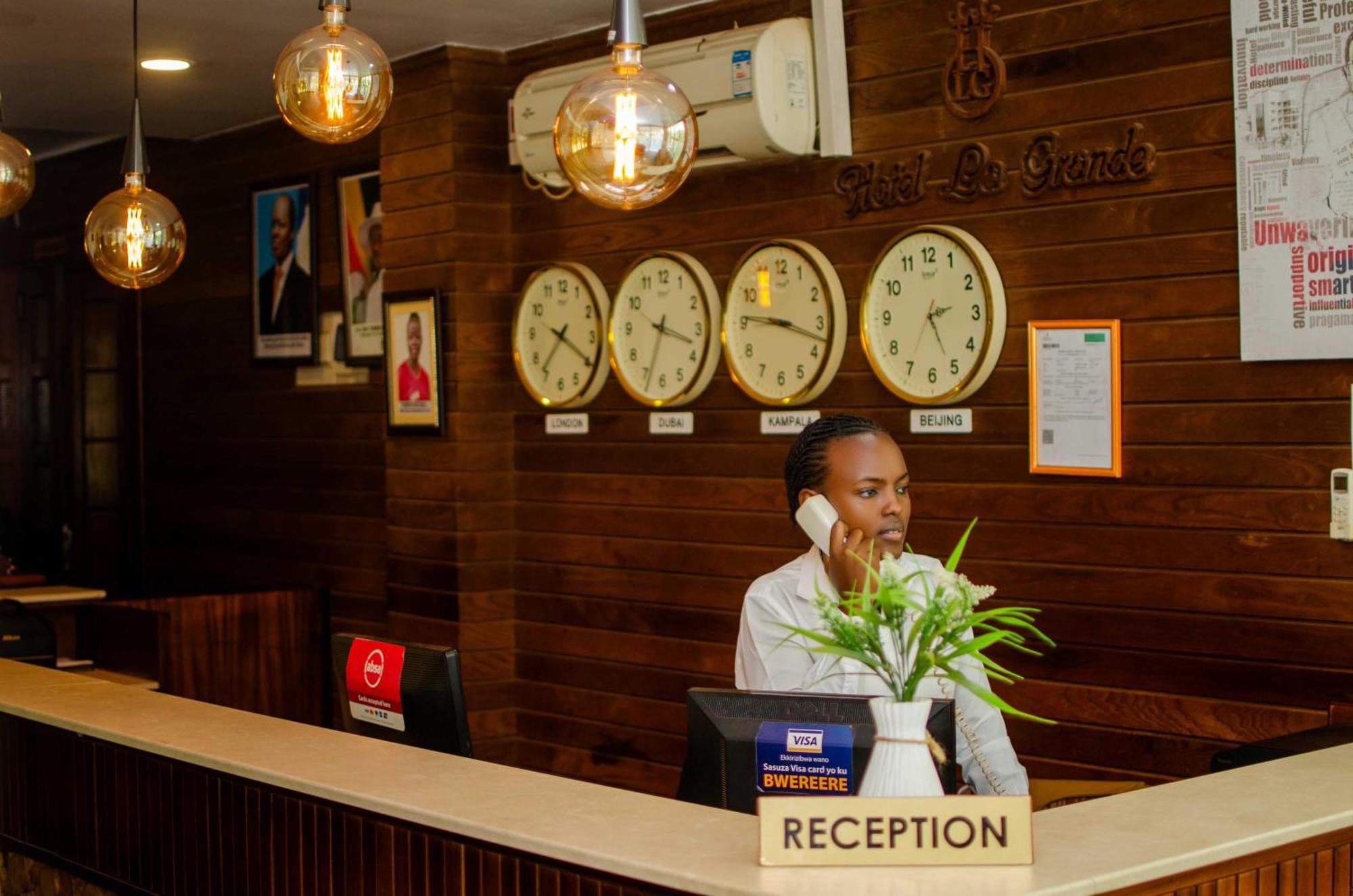 La Grande Hotel Kampala Buitenkant foto