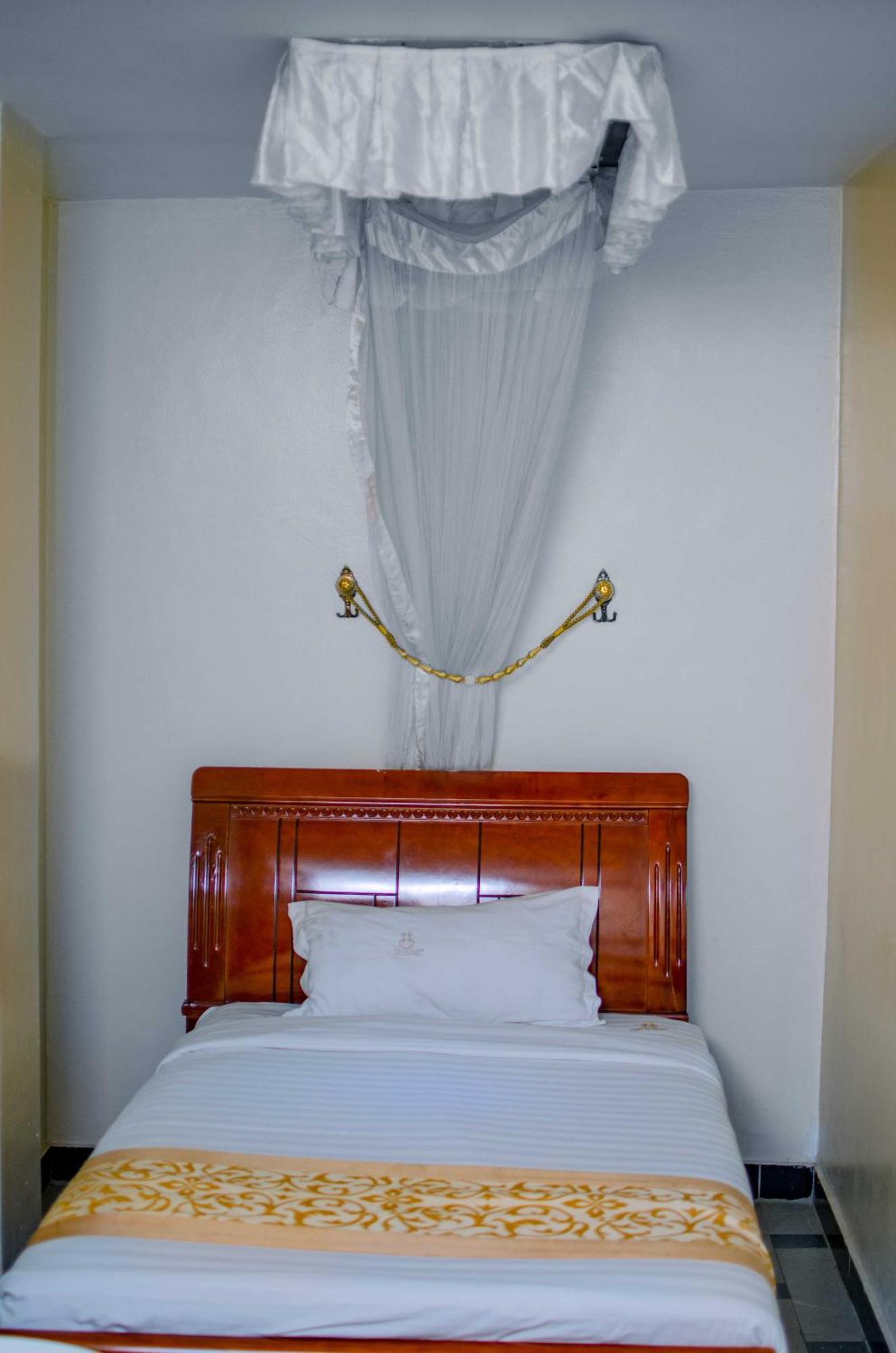 La Grande Hotel Kampala Buitenkant foto