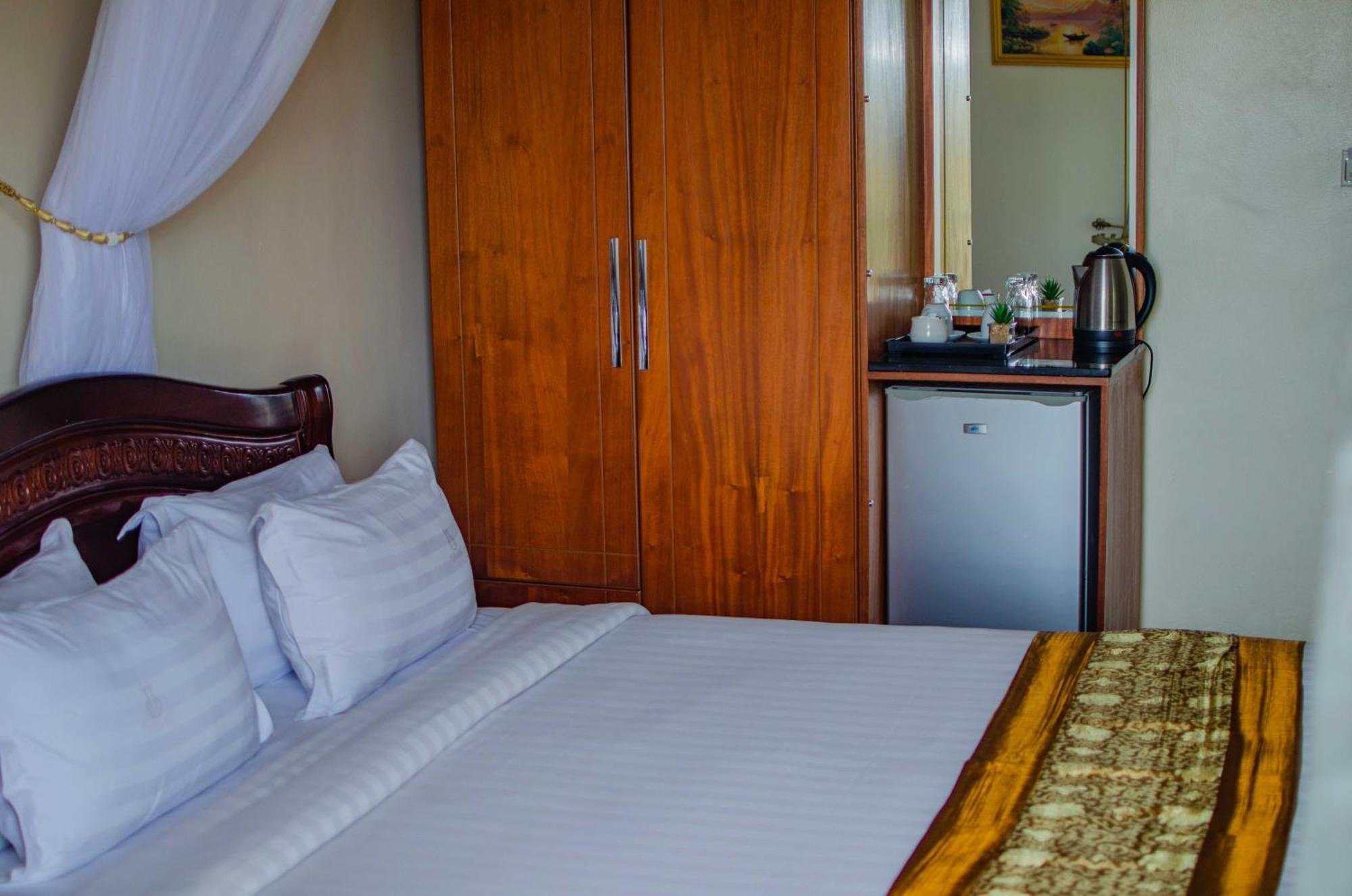 La Grande Hotel Kampala Buitenkant foto
